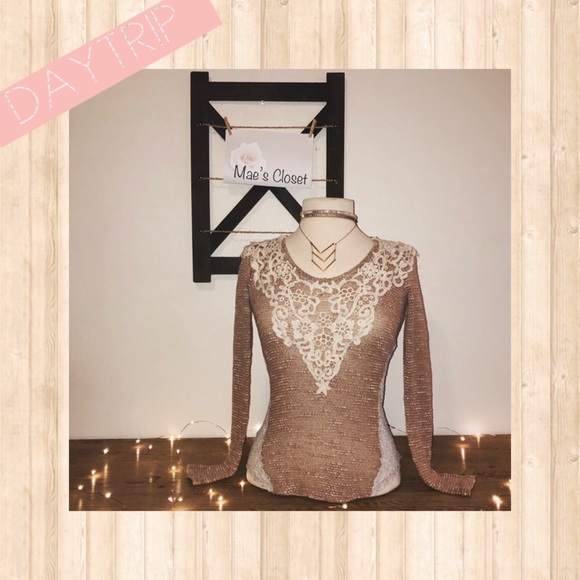 Daytrip Tops - DayTrip Adorable long sleeve Top